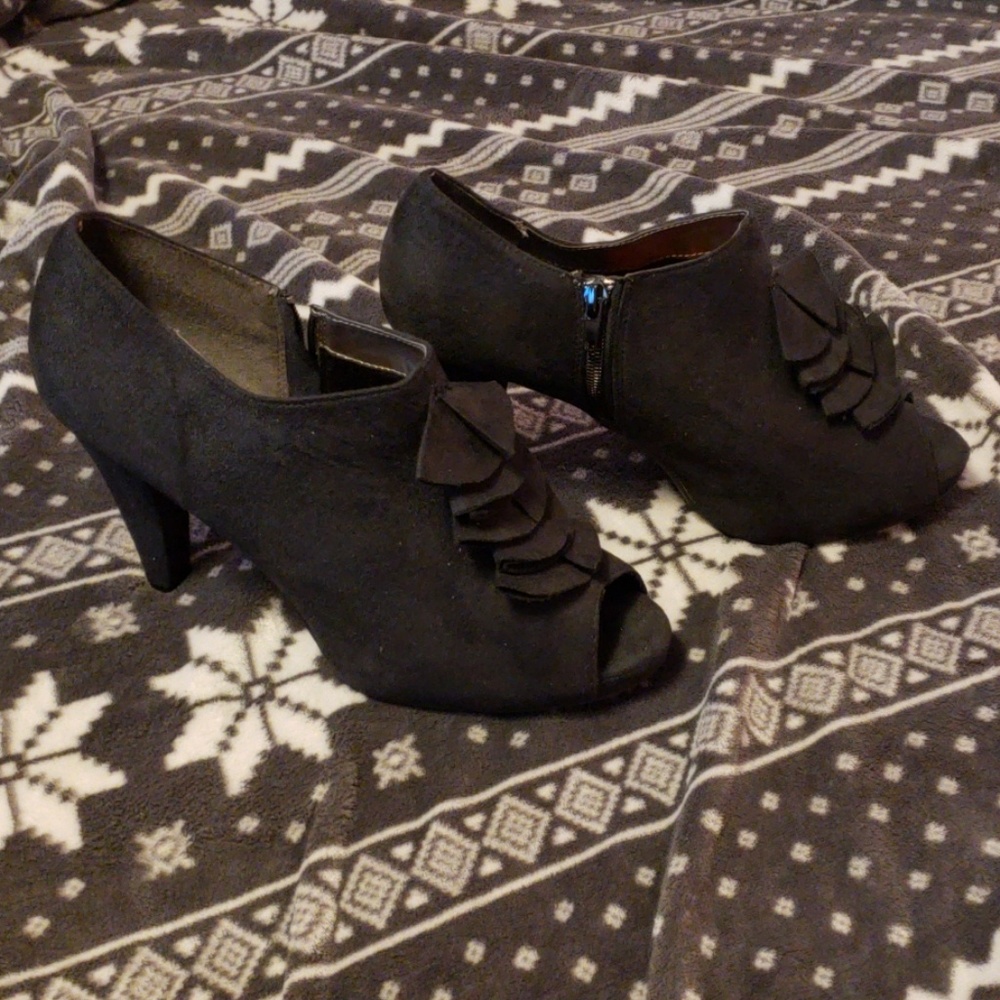 Lane Bryant 11W Ruffle Peep Toe Ankle Booties